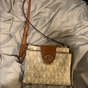 Michael kors satchel